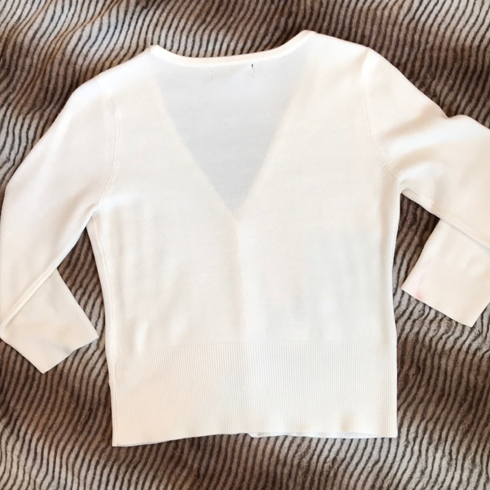Cream sweater🌺3/$20 or4/$25 - Picture 4 of 5